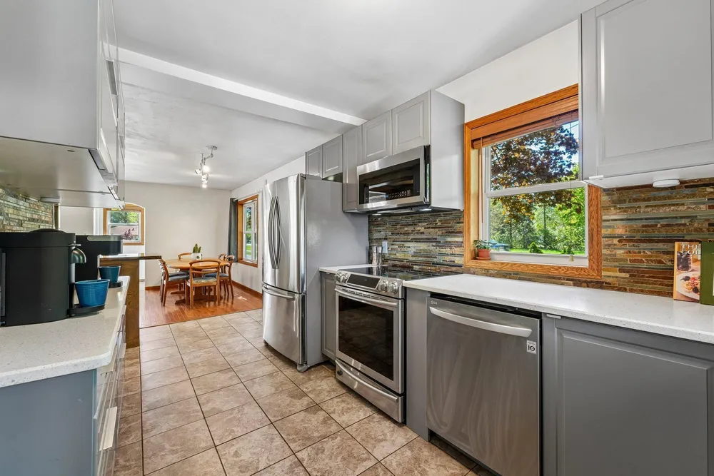 7710 Groveland Rd, Mounds View, MN 55112