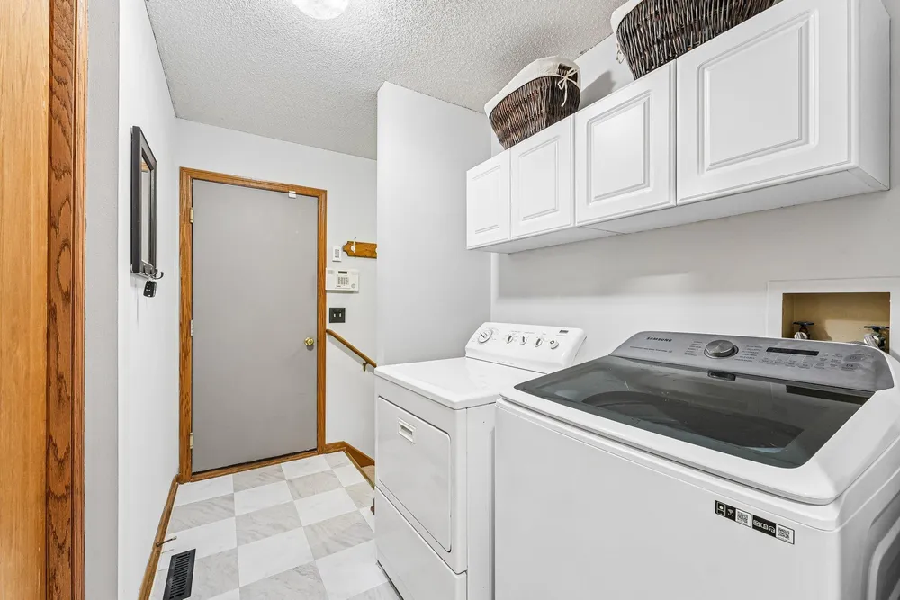 1410 Appaloosa Trail, Eagan, MN 55122