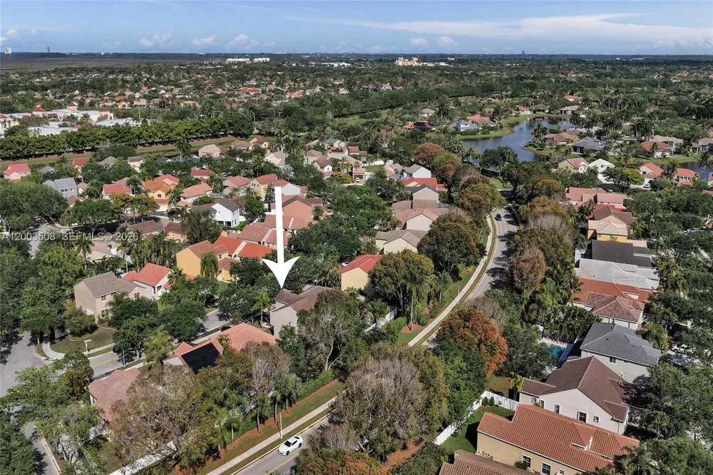 636 Sand Creek Cir, Weston, FL 33327