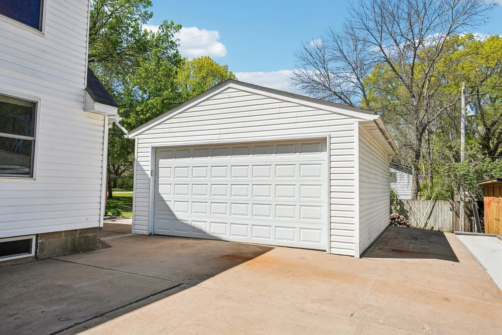 7710 Groveland Rd, Mounds View, MN 55112