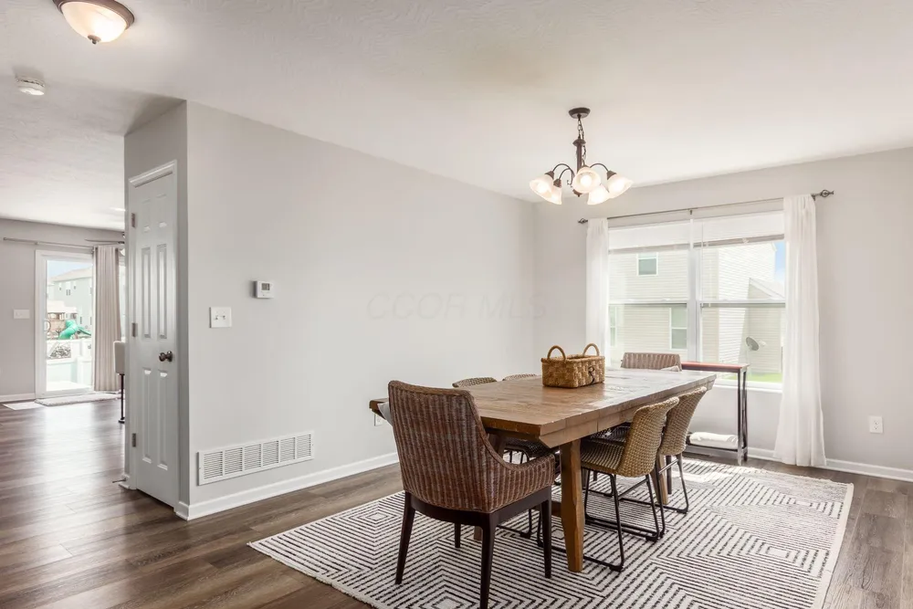 198 Rosewood Loop SW, Commercial Point, OH 43116