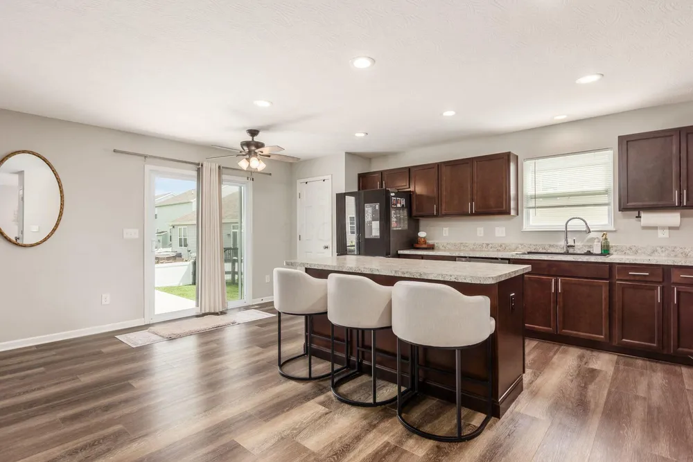 198 Rosewood Loop SW, Commercial Point, OH 43116