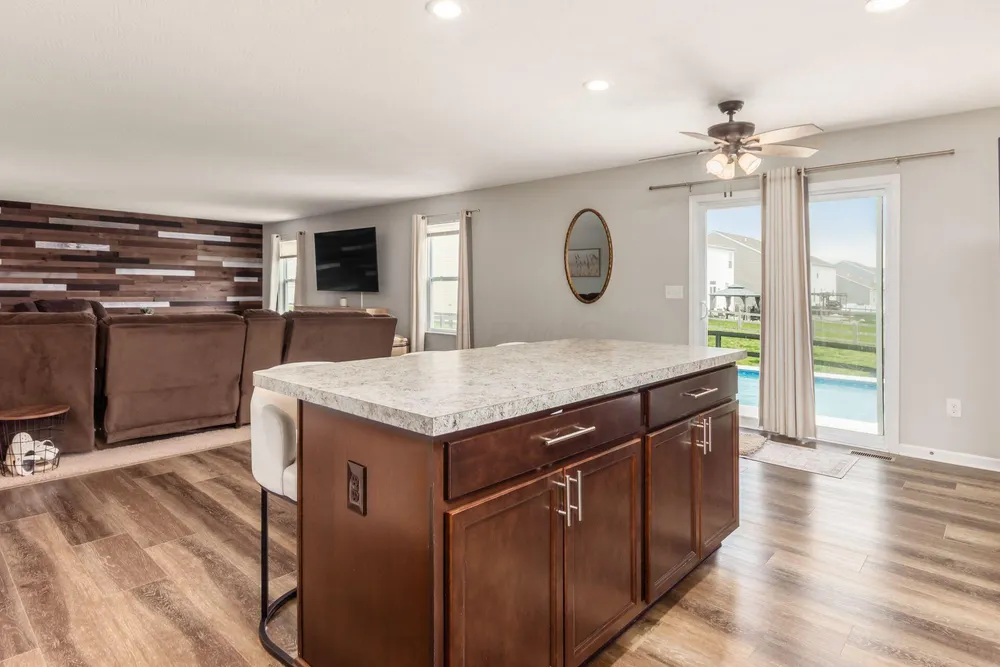 198 Rosewood Loop SW, Commercial Point, OH 43116