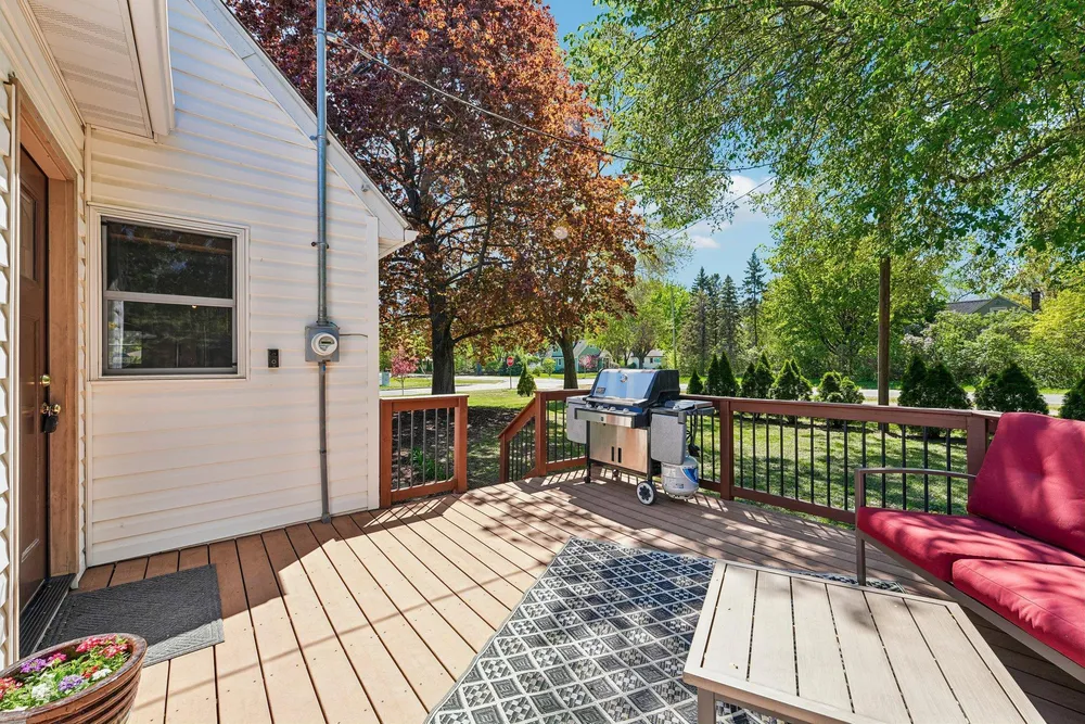 7710 Groveland Rd, Mounds View, MN 55112