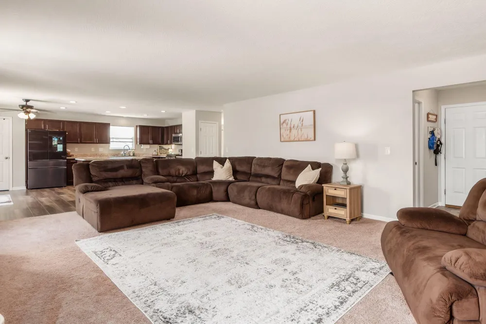 198 Rosewood Loop SW, Commercial Point, OH 43116