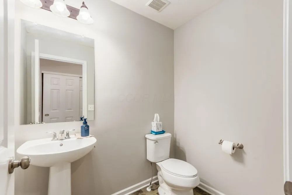 198 Rosewood Loop SW, Commercial Point, OH 43116