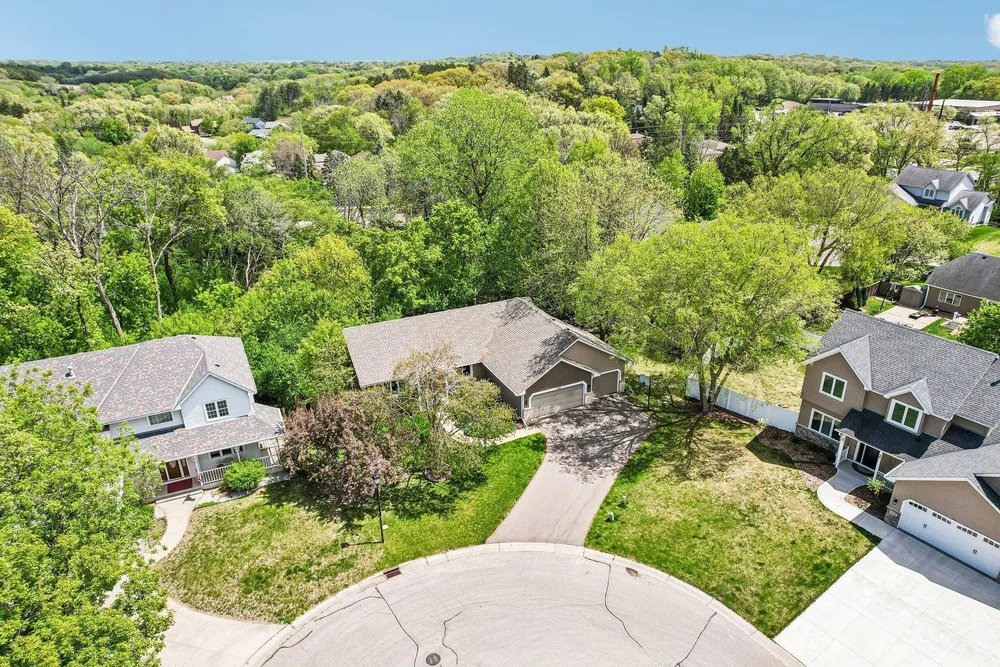 1410 Appaloosa Trail, Eagan, MN 55122