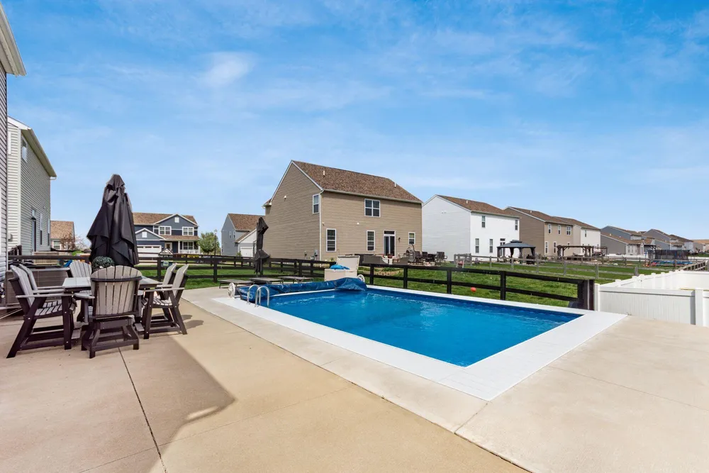 198 Rosewood Loop SW, Commercial Point, OH 43116