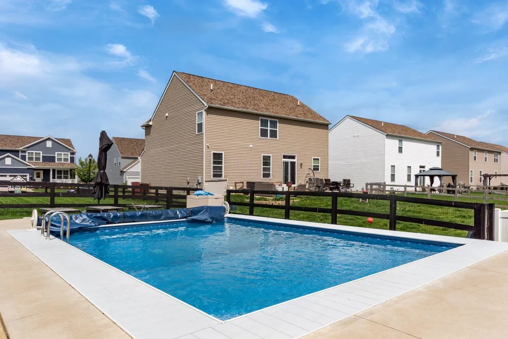 198 Rosewood Loop SW, Commercial Point, OH 43116