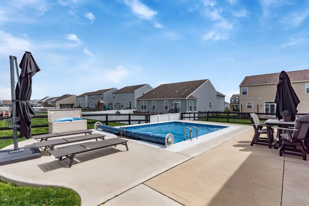 198 Rosewood Loop SW, Commercial Point, OH 43116