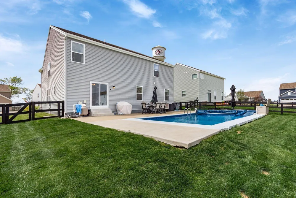 198 Rosewood Loop SW, Commercial Point, OH 43116