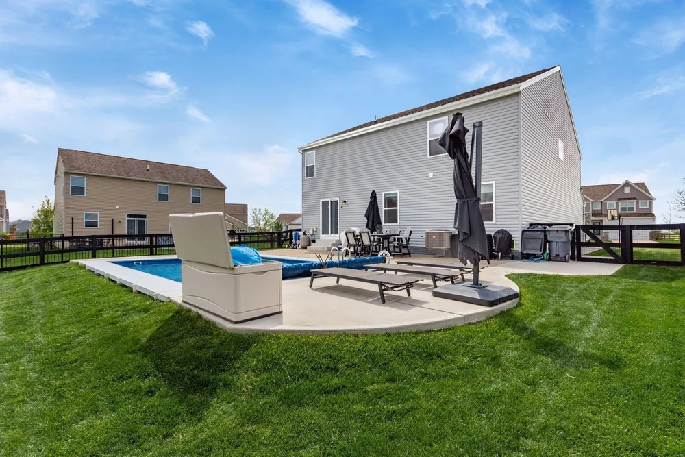 198 Rosewood Loop SW, Commercial Point, OH 43116