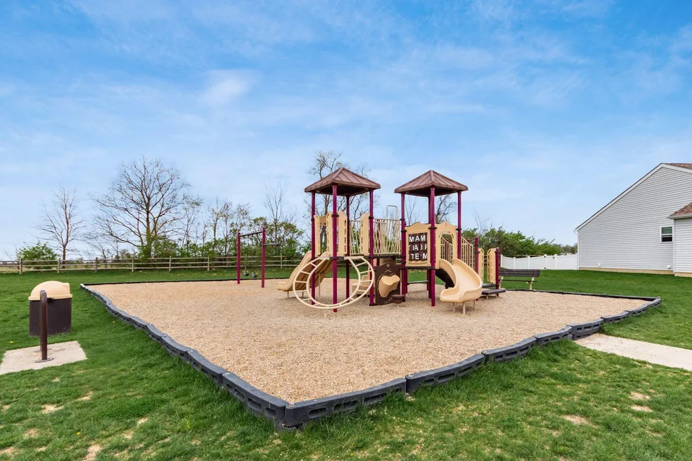 198 Rosewood Loop SW, Commercial Point, OH 43116