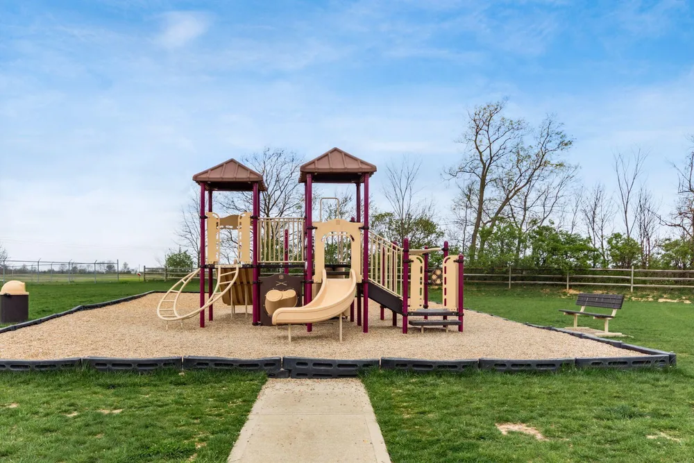 198 Rosewood Loop SW, Commercial Point, OH 43116