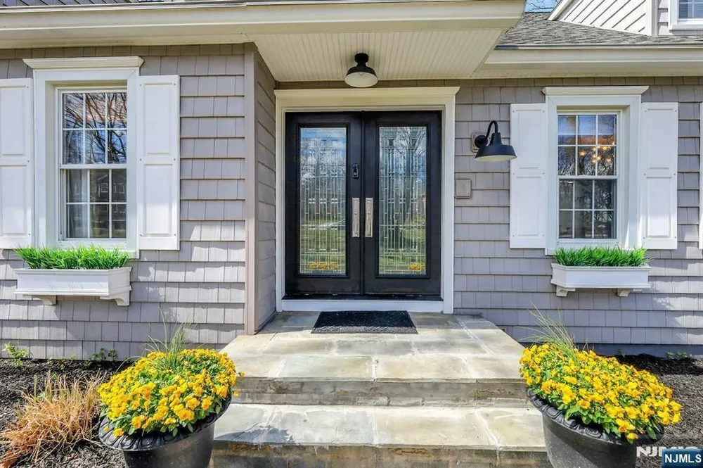 105 Apple Ridge Rd, Woodcliff Lake, NJ 07677