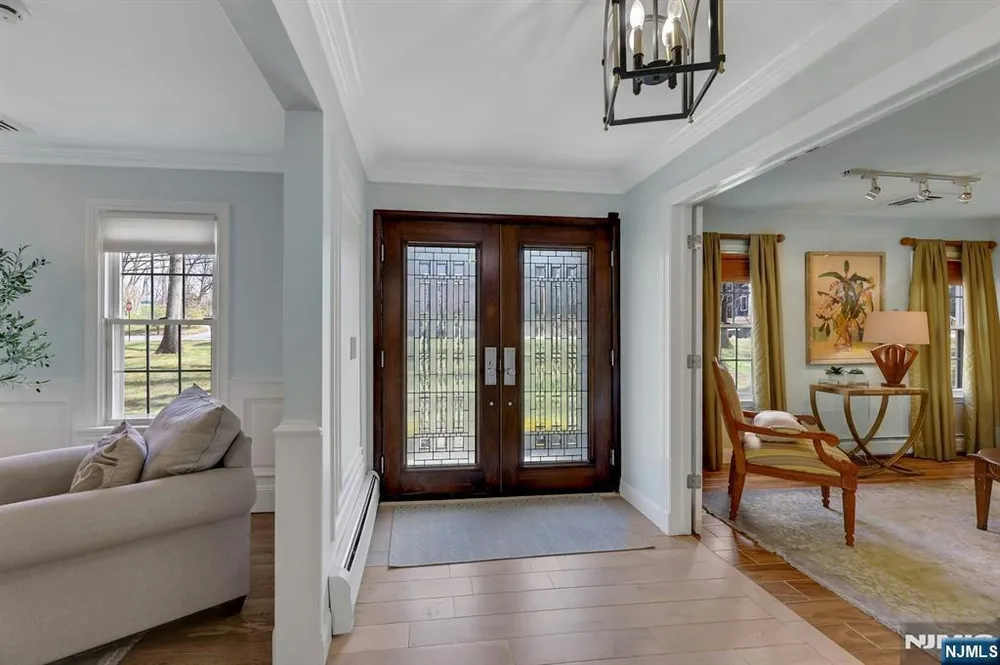 105 Apple Ridge Rd, Woodcliff Lake, NJ 07677