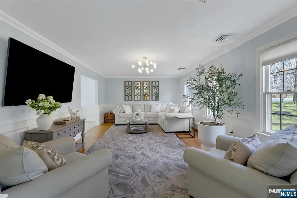 105 Apple Ridge Rd, Woodcliff Lake, NJ 07677