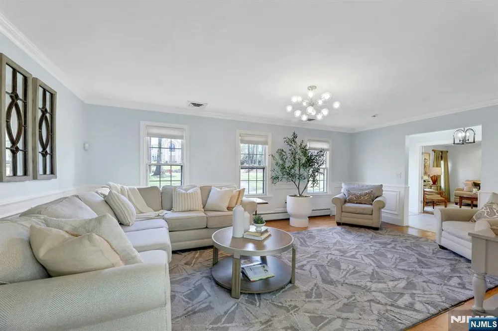 105 Apple Ridge Rd, Woodcliff Lake, NJ 07677