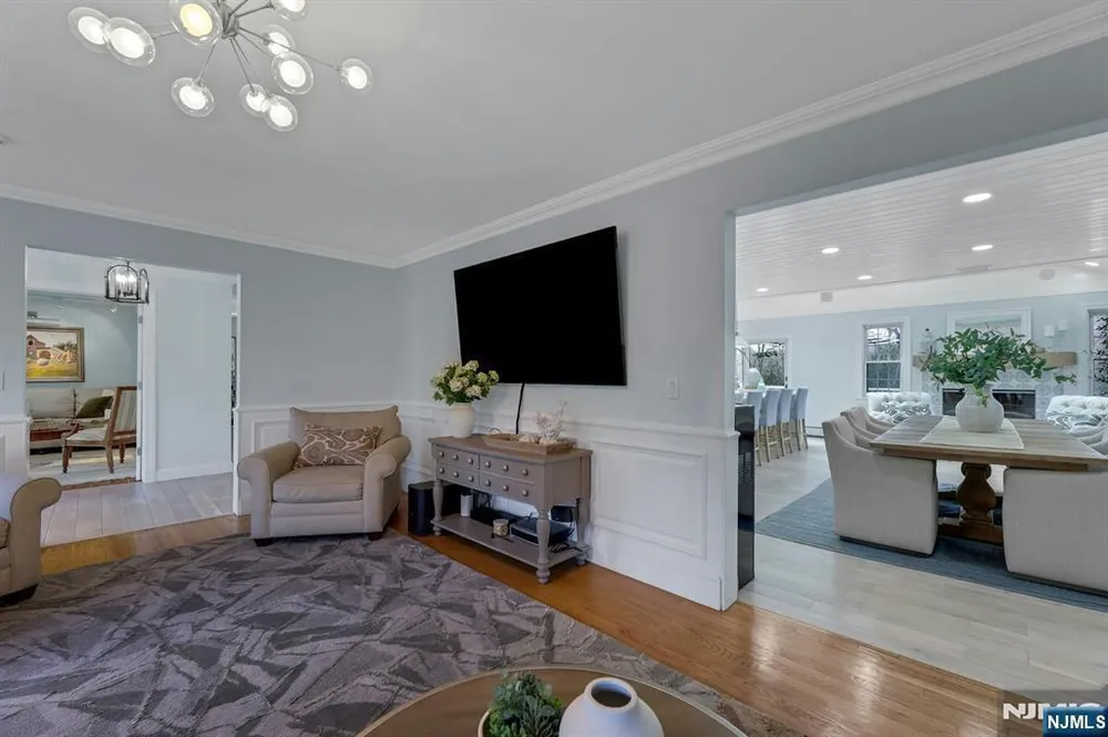 105 Apple Ridge Rd, Woodcliff Lake, NJ 07677