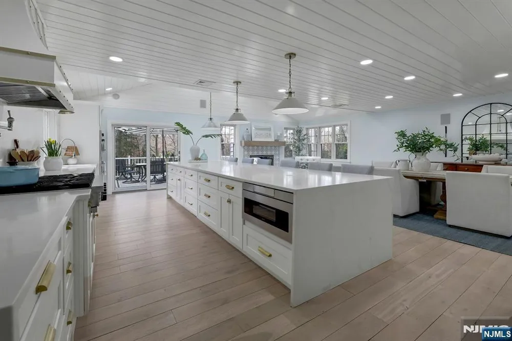 105 Apple Ridge Rd, Woodcliff Lake, NJ 07677