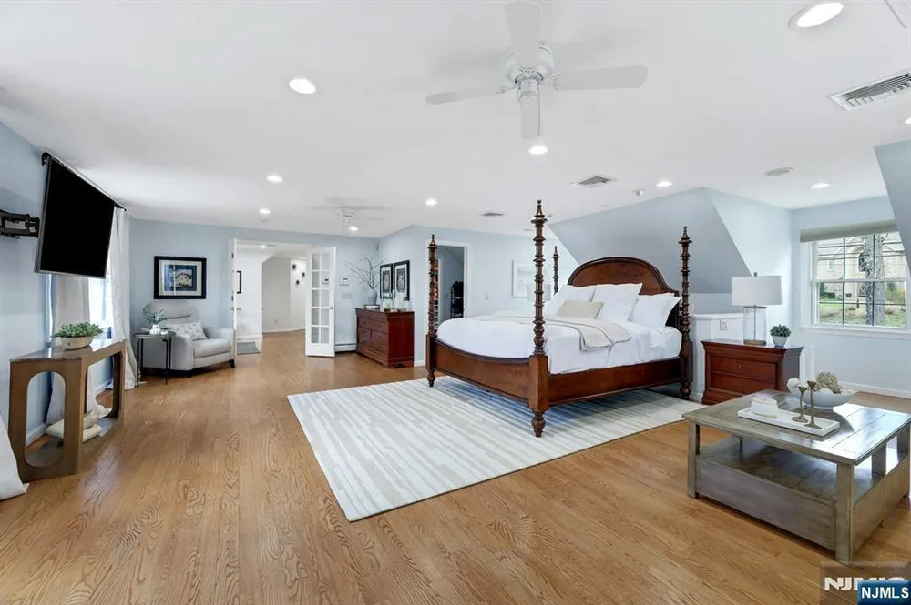 105 Apple Ridge Rd, Woodcliff Lake, NJ 07677