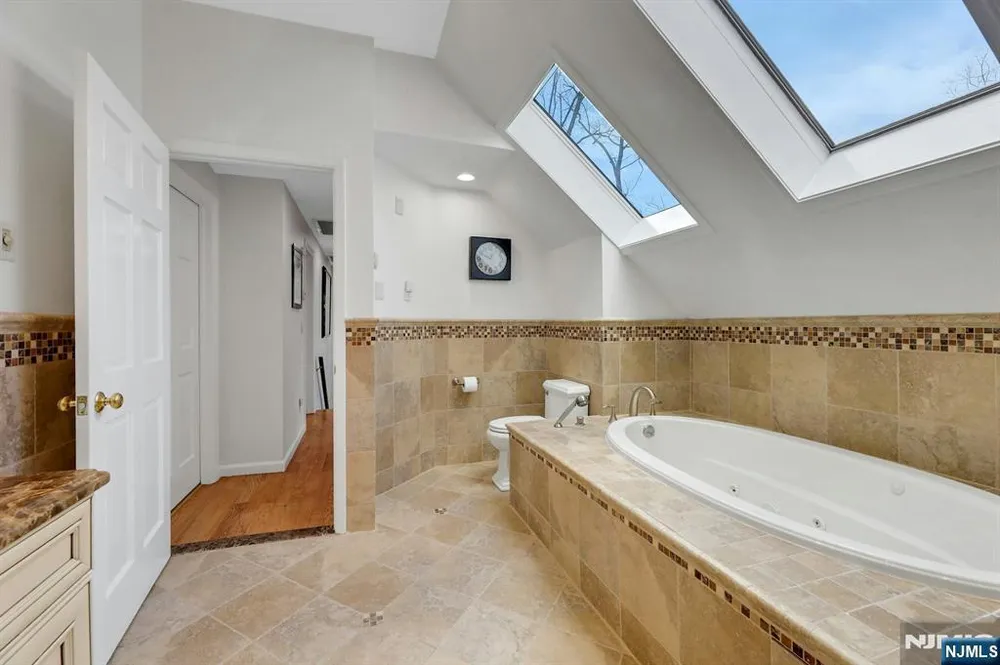 105 Apple Ridge Rd, Woodcliff Lake, NJ 07677