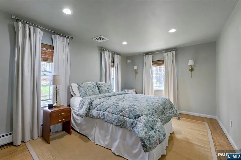 105 Apple Ridge Rd, Woodcliff Lake, NJ 07677