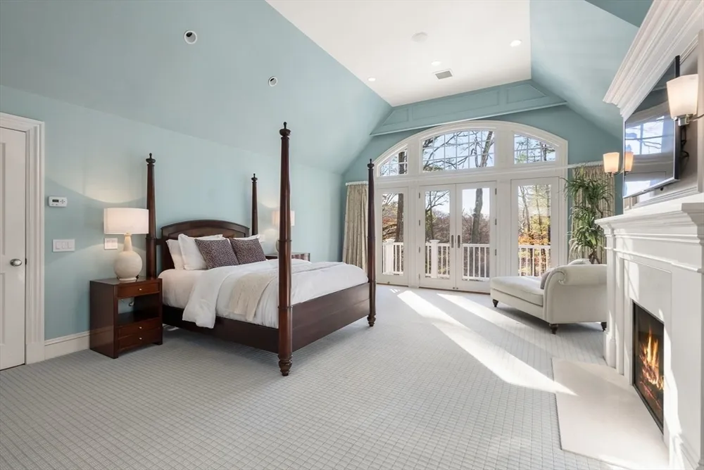 182 Winding River Rd, Wellesley, MA 02482