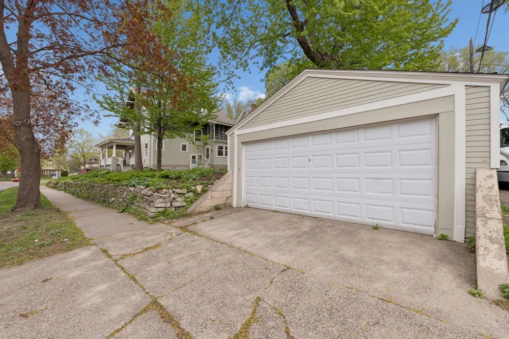 1732 Summit Ave, St Paul, MN 55105