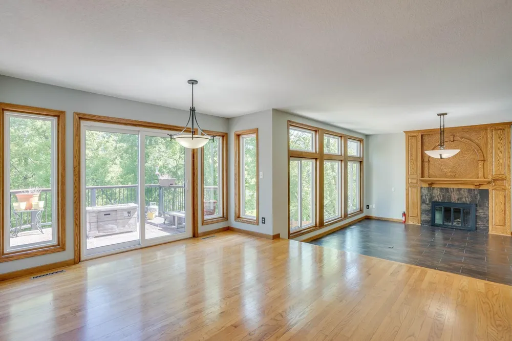 8973 Knoble Ct, Eden Prairie, MN 55347