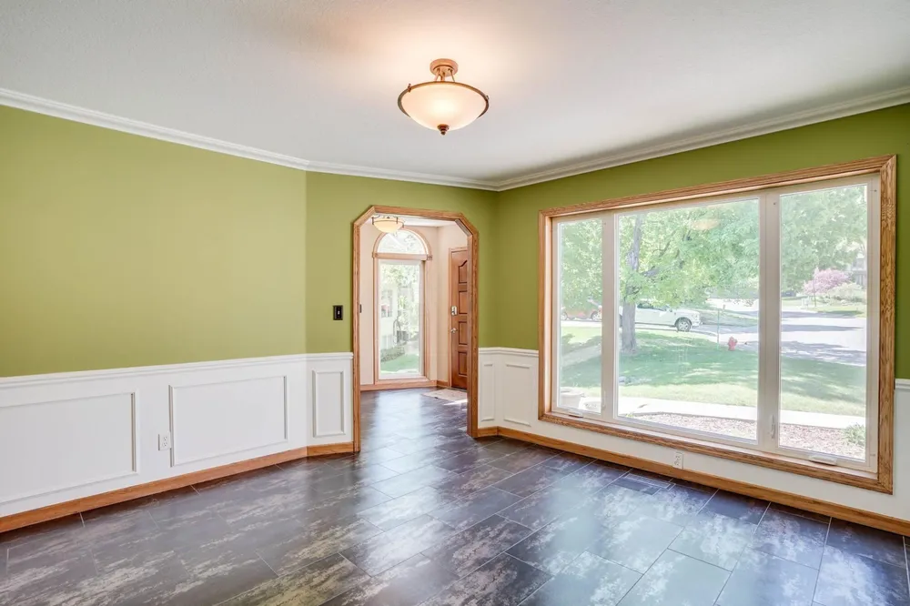 8973 Knoble Ct, Eden Prairie, MN 55347