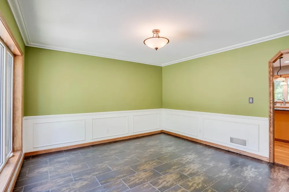 8973 Knoble Ct, Eden Prairie, MN 55347