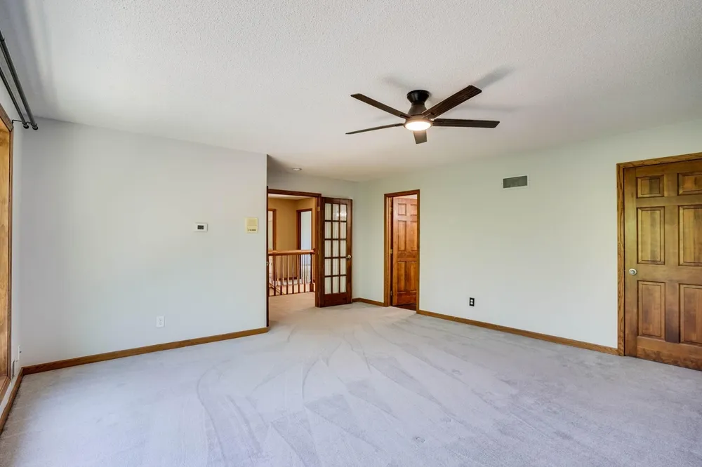 8973 Knoble Ct, Eden Prairie, MN 55347