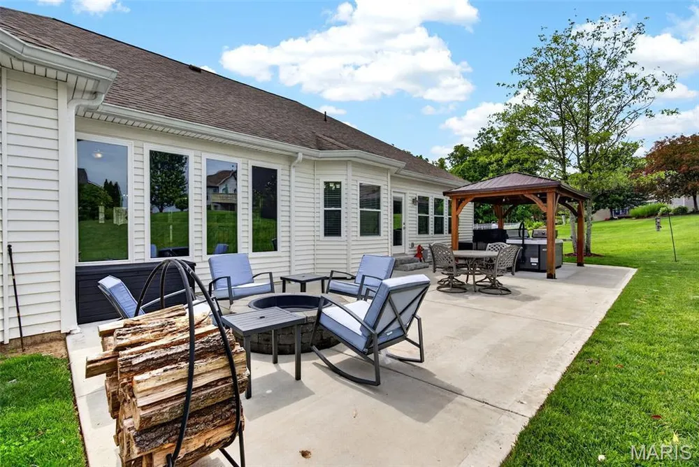 1407 Tucks Inn Ct, Lake St Louis, MO 63367