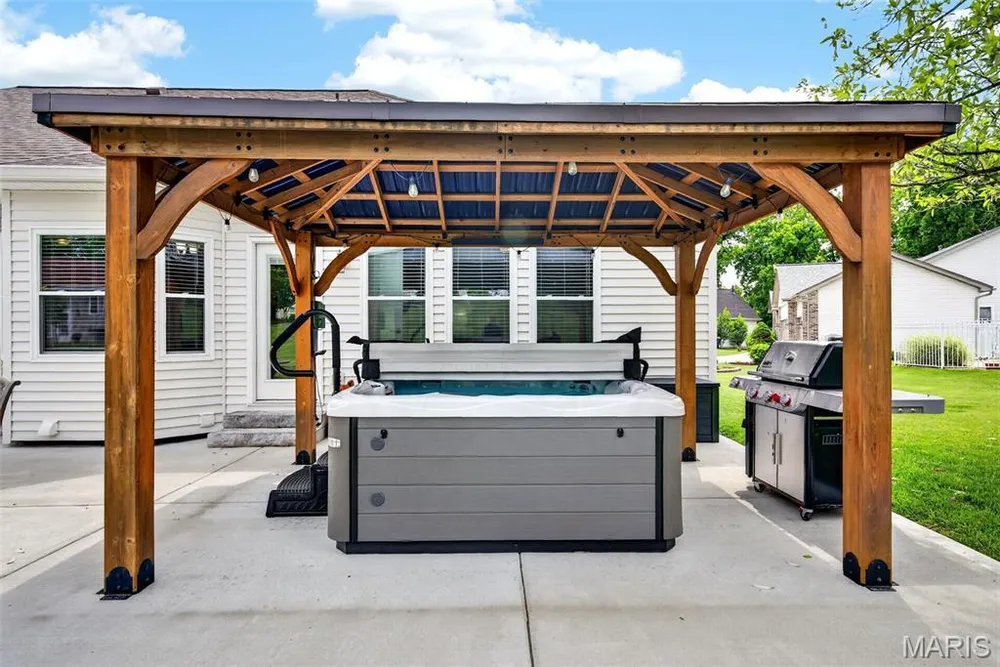 1407 Tucks Inn Ct, Lake St Louis, MO 63367