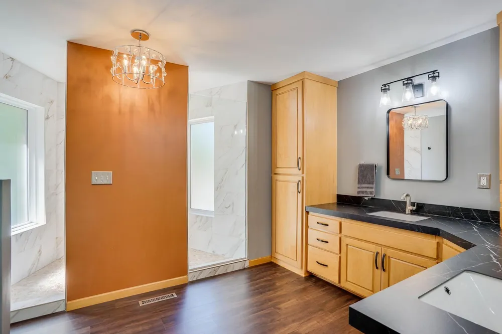 8973 Knoble Ct, Eden Prairie, MN 55347