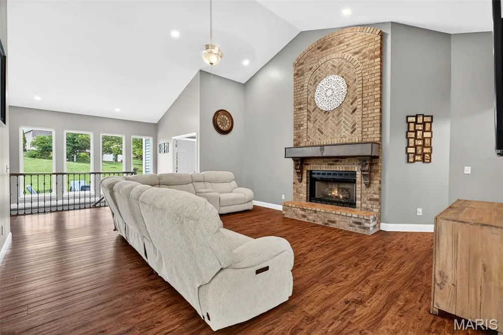 1407 Tucks Inn Ct, Lake St Louis, MO 63367
