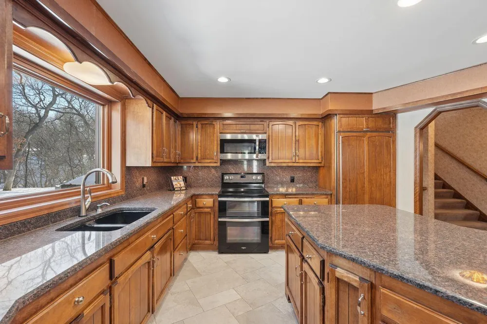 6175 Heather Pl NE, Fridley, MN 55432