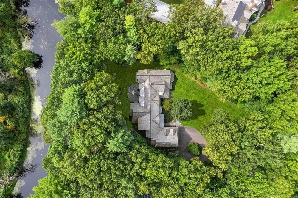 182 Winding River Rd, Wellesley, MA 02482