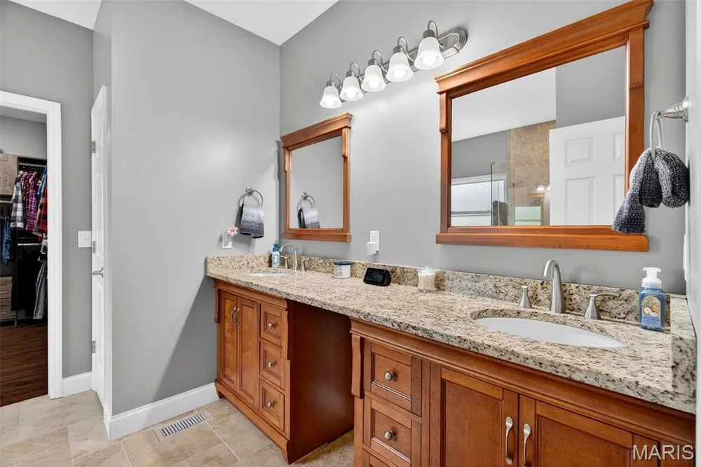 1407 Tucks Inn Ct, Lake St Louis, MO 63367