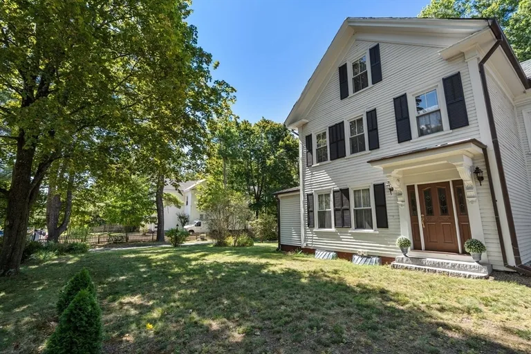 5 Spring St, Medfield, MA 02052