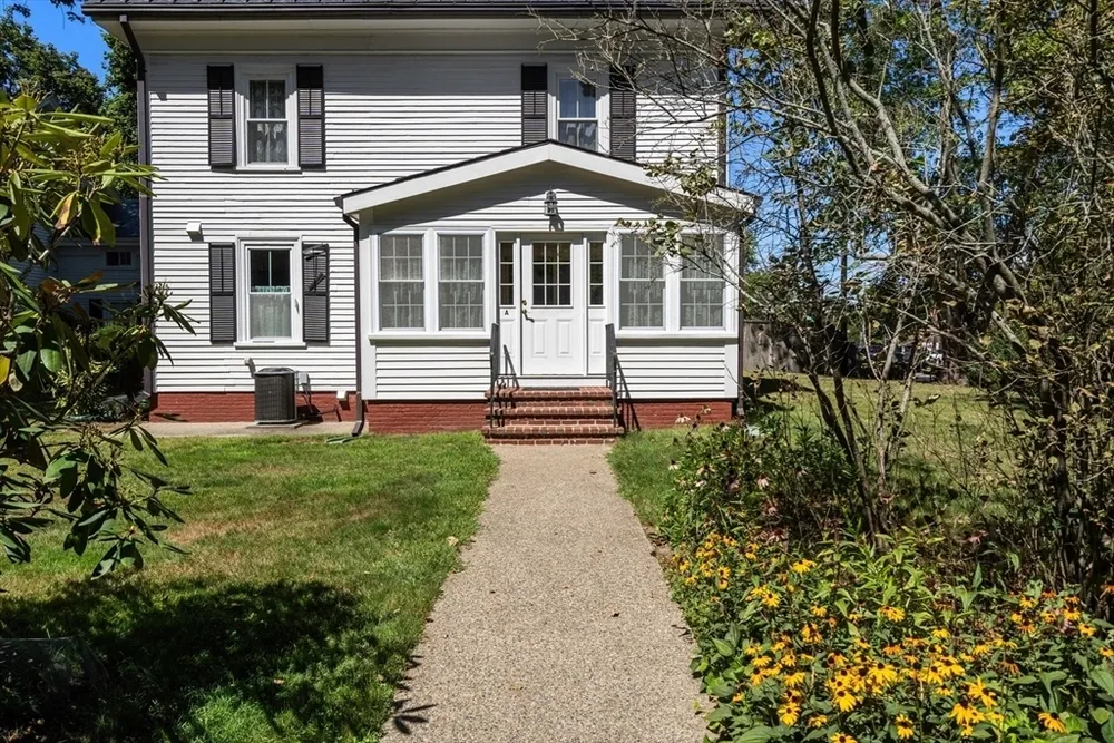 5 Spring St, Medfield, MA 02052