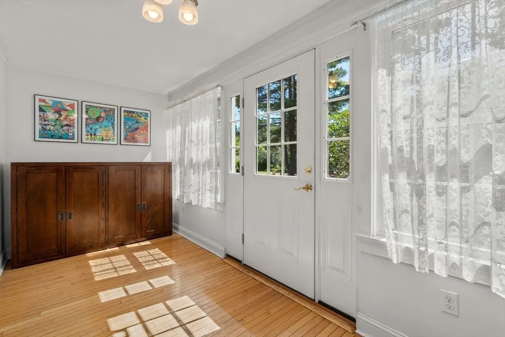 5 Spring St, Medfield, MA 02052