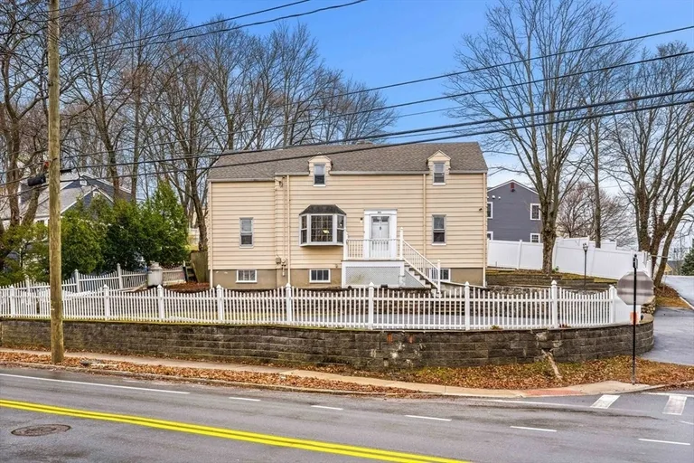 380 Cross St, Winchester, MA 01890