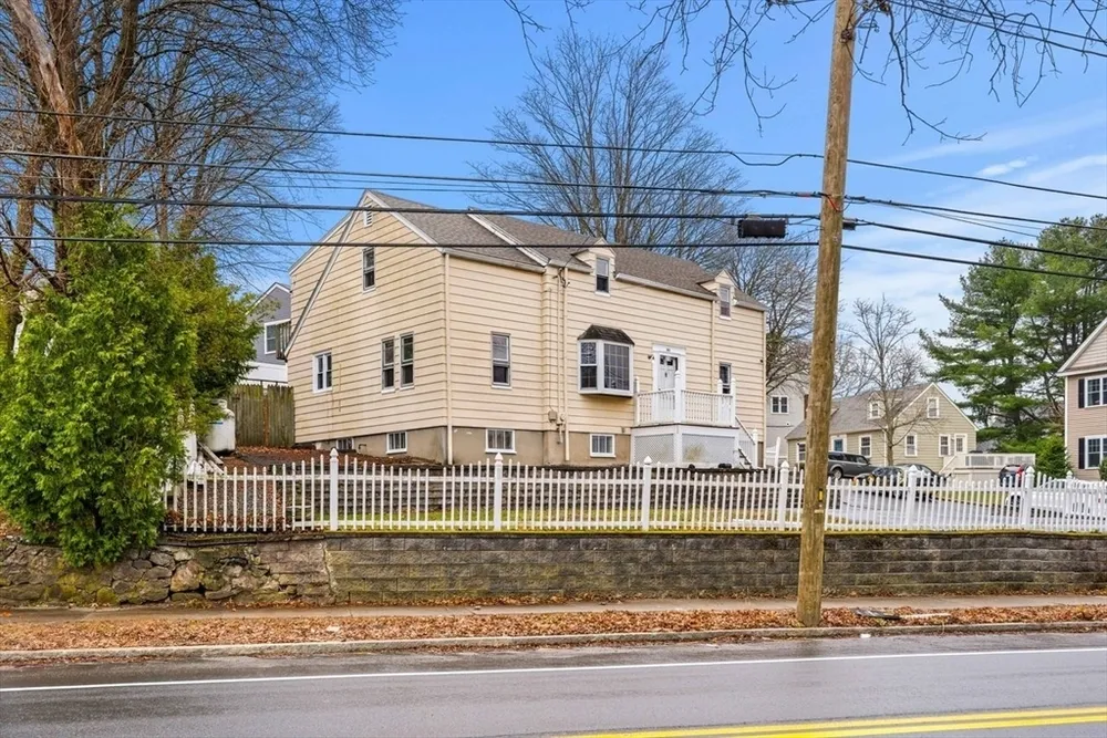380 Cross St, Winchester, MA 01890