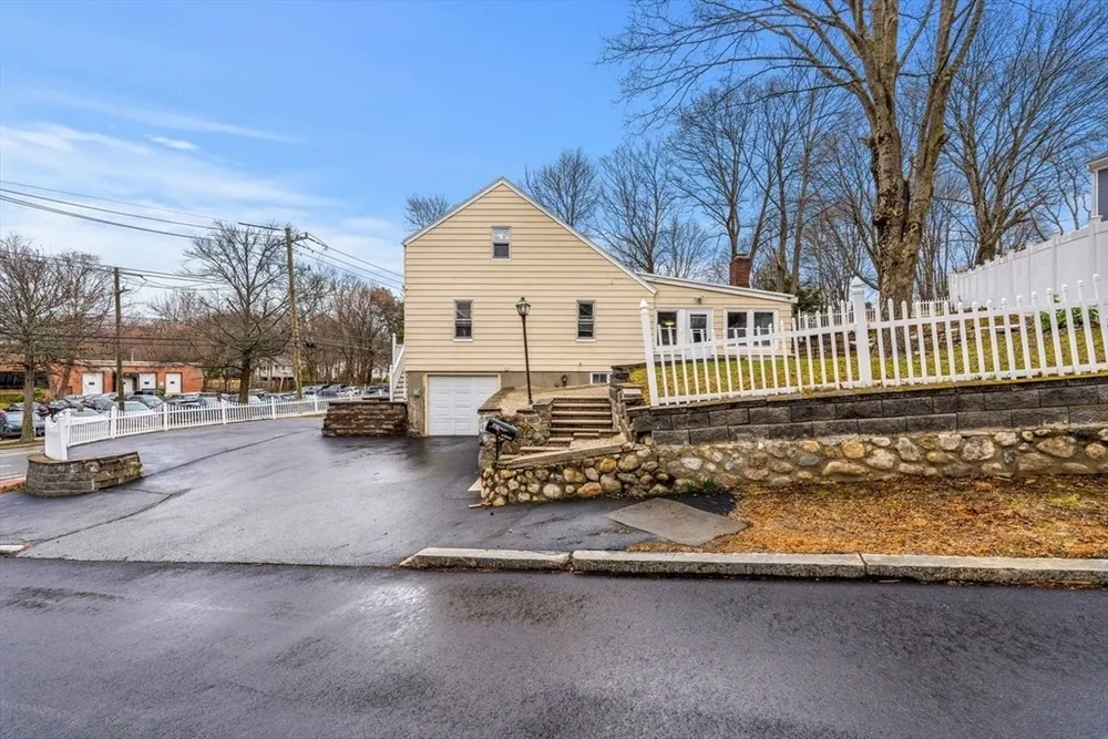 380 Cross St, Winchester, MA 01890