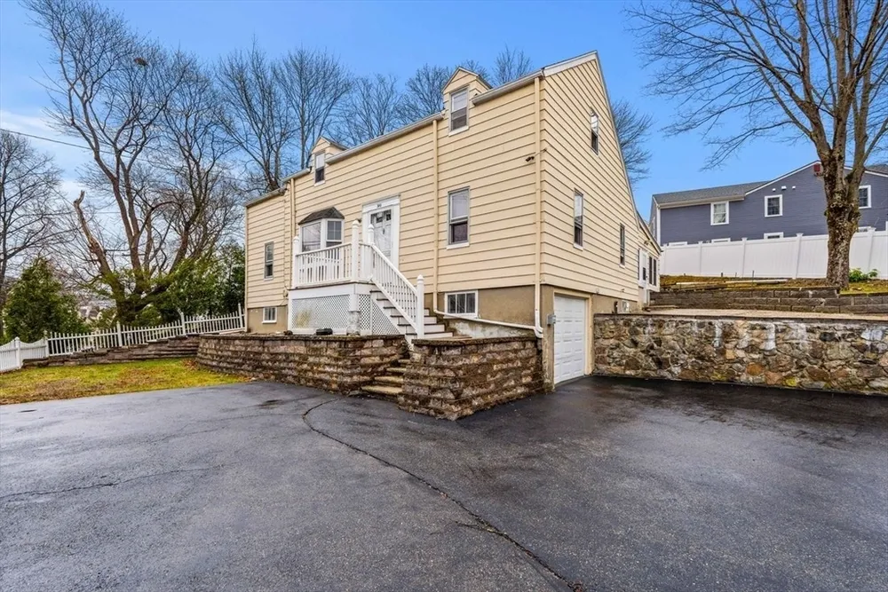 380 Cross St, Winchester, MA 01890