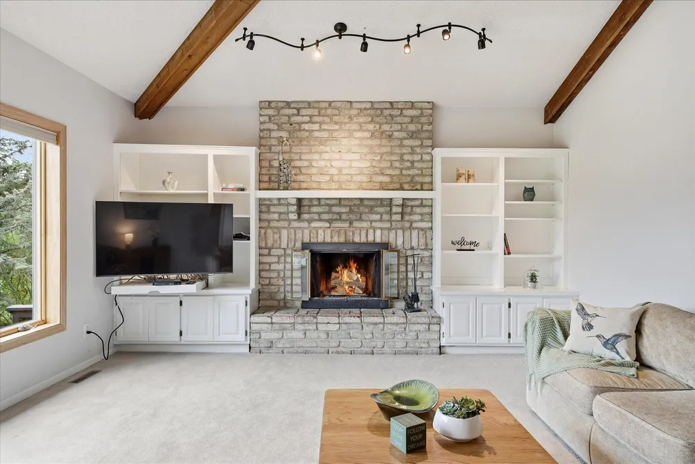 2500 Highland View Ave S, Burnsville, MN 55337