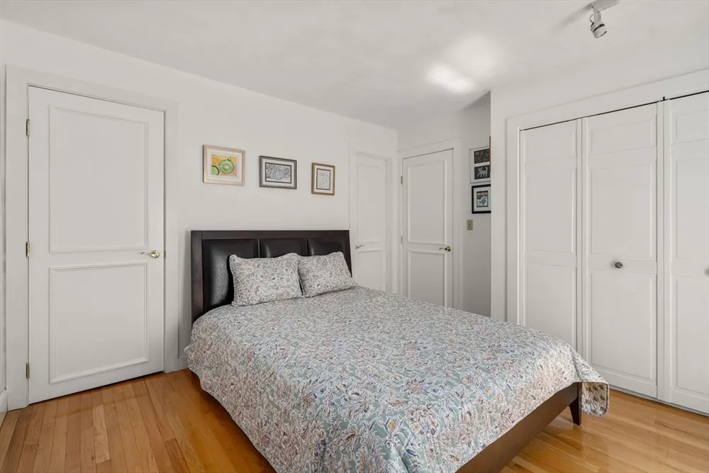 5 Spring St, Medfield, MA 02052