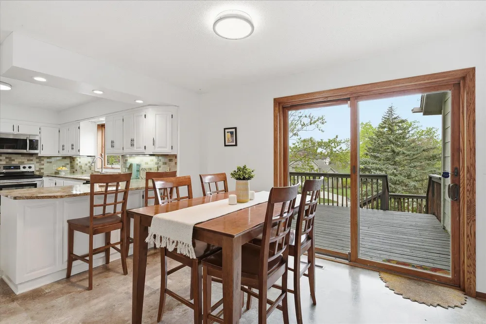 2500 Highland View Ave S, Burnsville, MN 55337